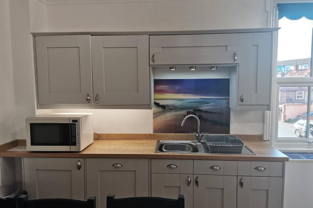 Bernards Hideout Apartment Cromer Bagian luar foto