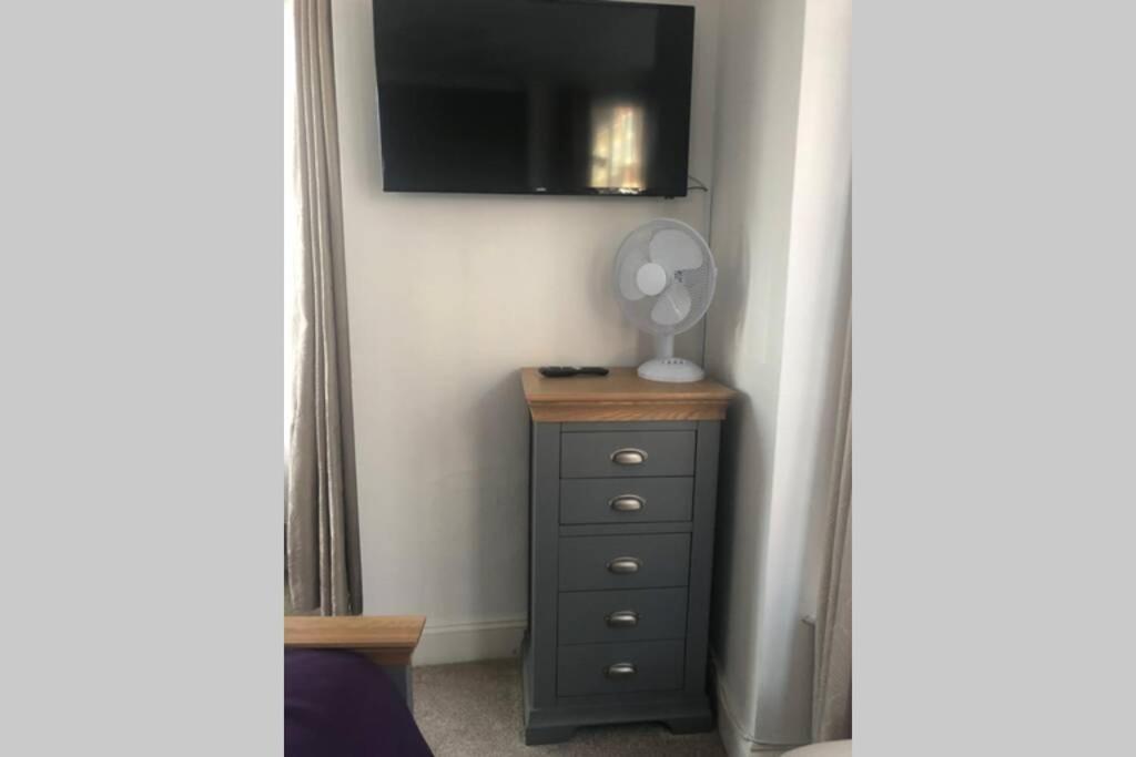 Bernards Hideout Apartment Cromer Bagian luar foto