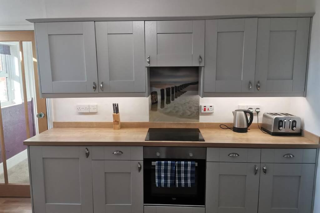 Bernards Hideout Apartment Cromer Bagian luar foto