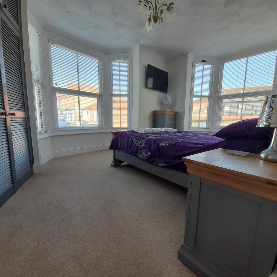Bernards Hideout Apartment Cromer Bagian luar foto