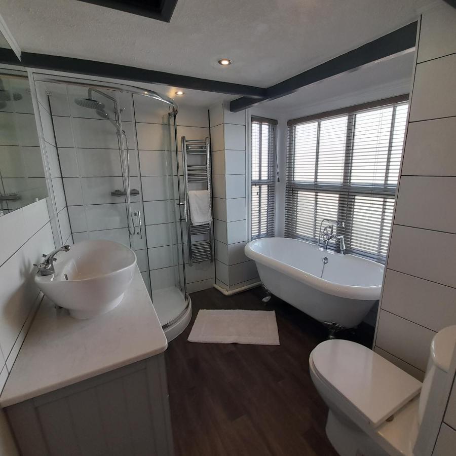 Bernards Hideout Apartment Cromer Bagian luar foto